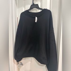 New With Tags - GAP TOP WITH FLORAL SLEEVE DETAIL-  SZ:XL